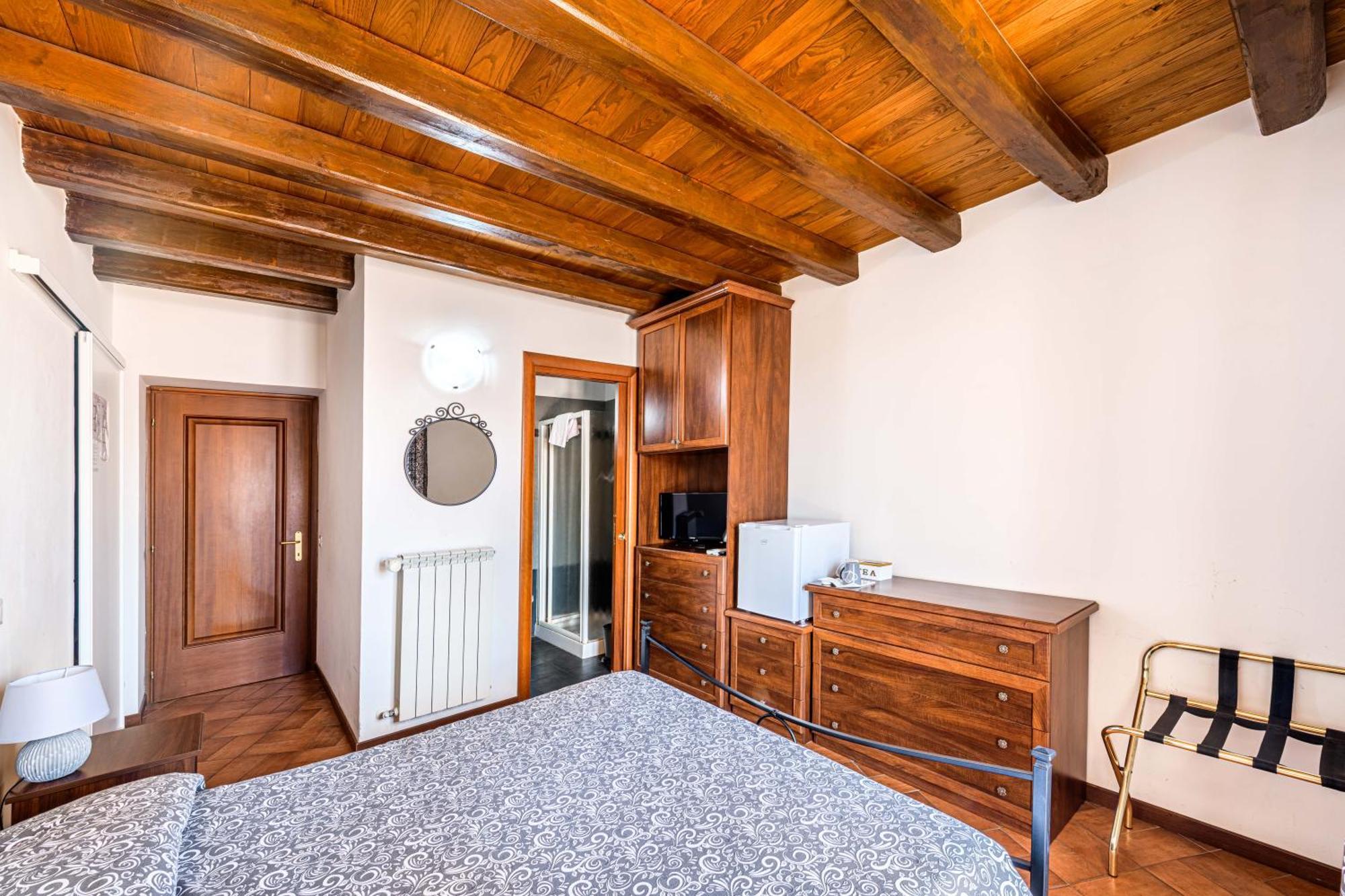 Bb Il Re Alla Reginella Guest House Rome Bagian luar foto
