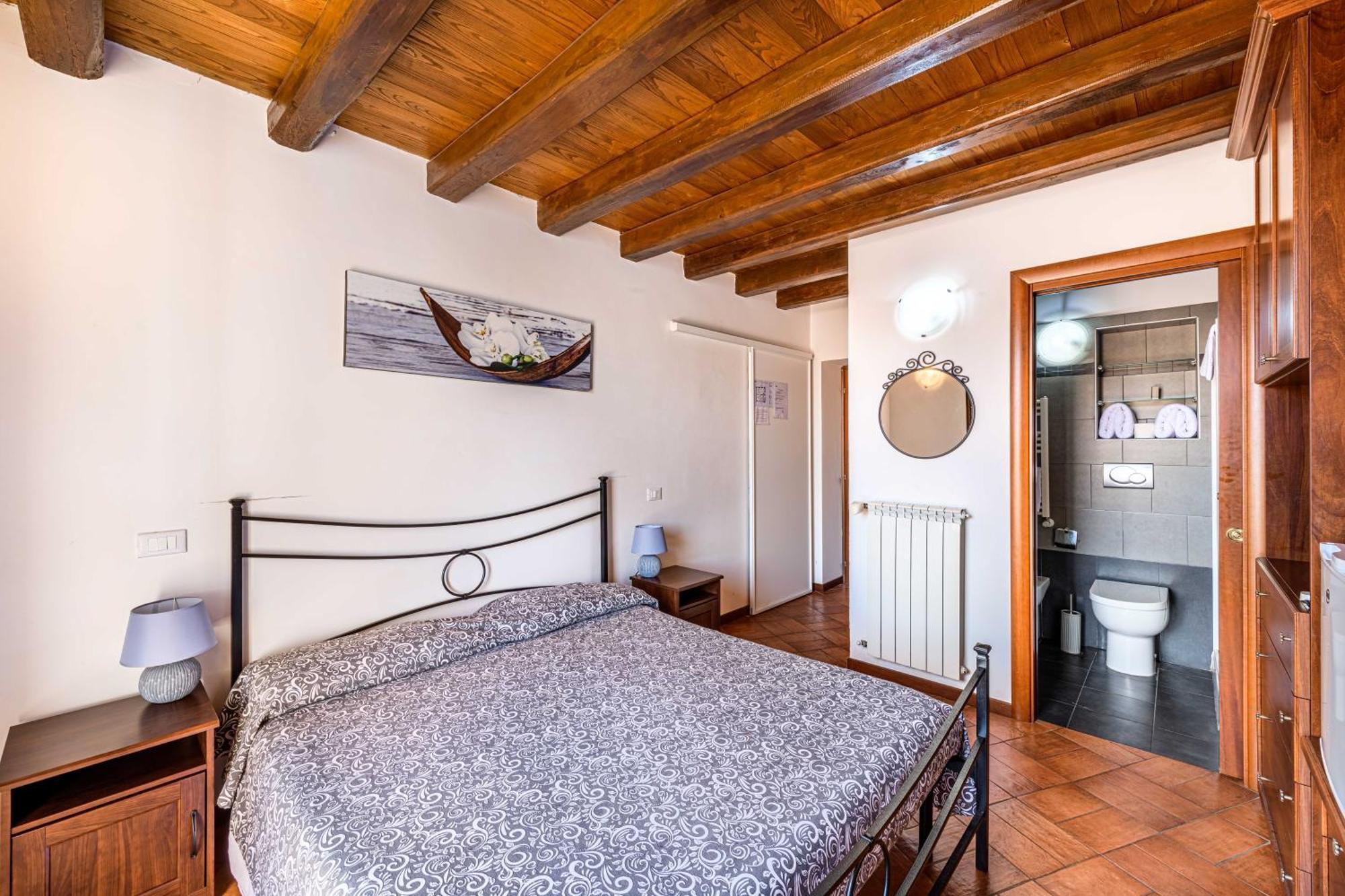 Bb Il Re Alla Reginella Guest House Rome Bagian luar foto