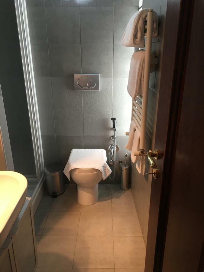 Bb Il Re Alla Reginella Guest House Rome Bagian luar foto