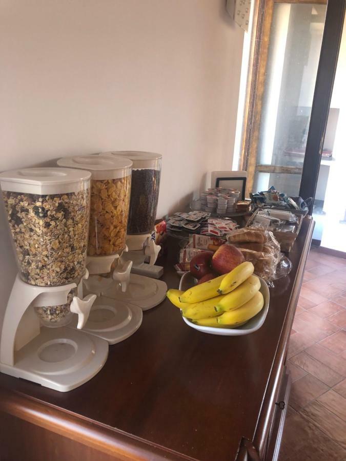 Bb Il Re Alla Reginella Guest House Rome Bagian luar foto
