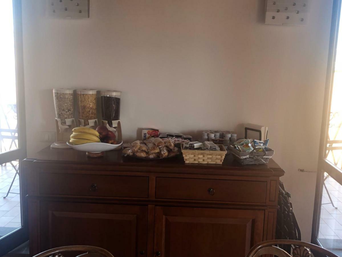 Bb Il Re Alla Reginella Guest House Rome Bagian luar foto
