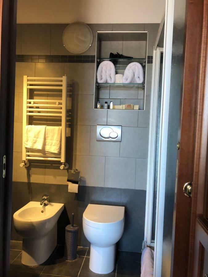 Bb Il Re Alla Reginella Guest House Rome Bagian luar foto